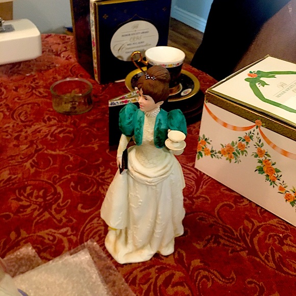 Avon porcelain dolls 1994 95 - Picture 1 of 11